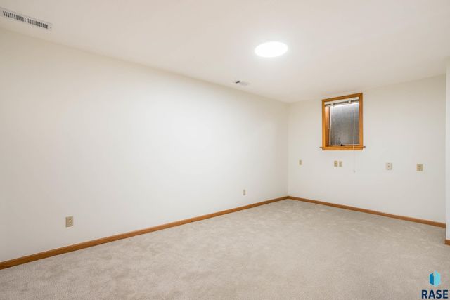 6101 W Sioux K Ct Court, Sioux Falls, SD 57106