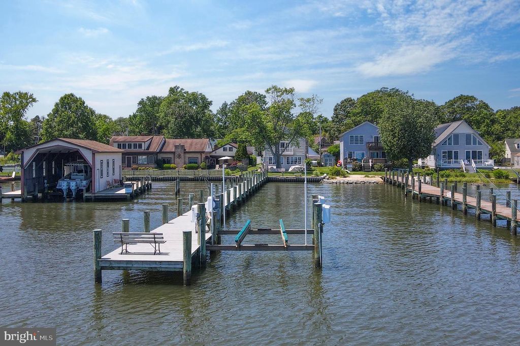 3685 1ST AVE, Edgewater, MD 21037