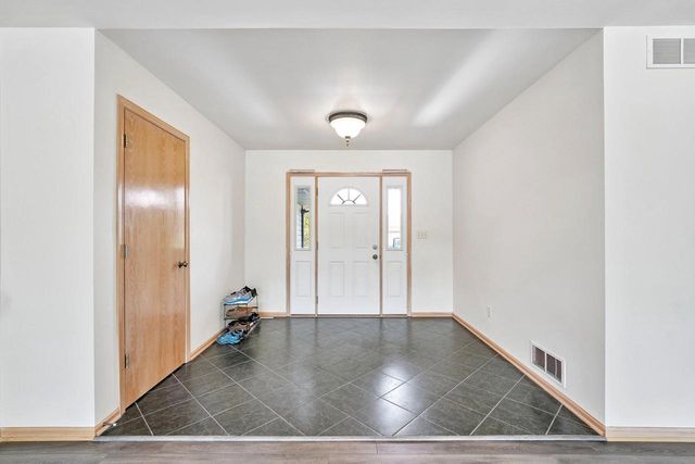 8108 East Ridge DRIVE, Pleasant Prairie, WI 53158