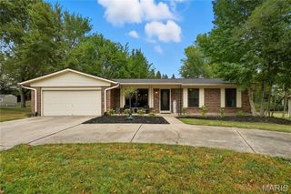 10 Twin Oaks Drive, St Charles, MO 63303