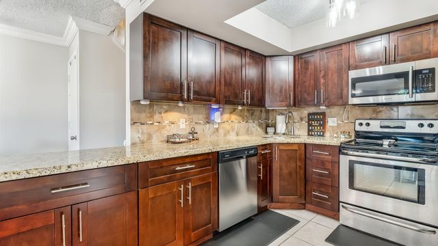 4005 VILLAGE Drive A, Delray Beach, FL 33445