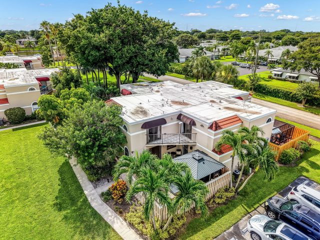 4005 VILLAGE Drive A, Delray Beach, FL 33445