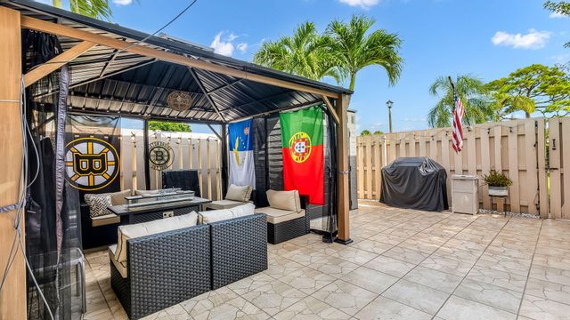 4005 VILLAGE Drive A, Delray Beach, FL 33445