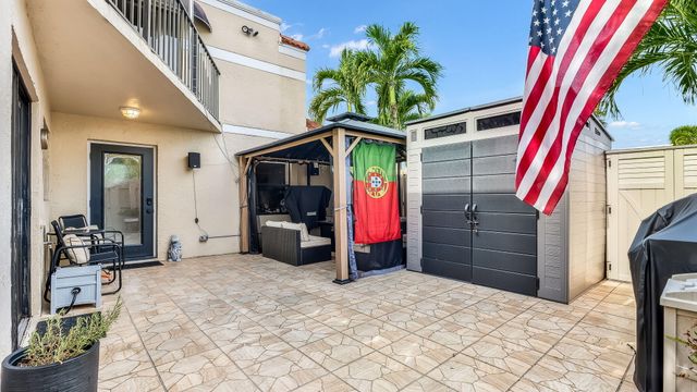 4005 VILLAGE Drive A, Delray Beach, FL 33445