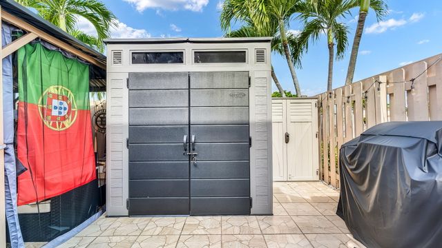 4005 VILLAGE Drive A, Delray Beach, FL 33445