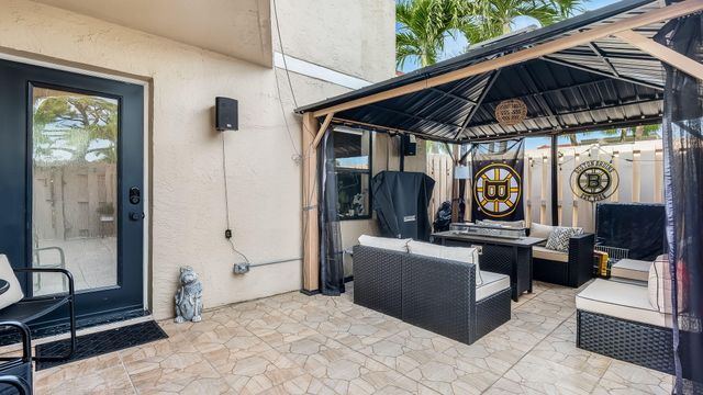 4005 VILLAGE Drive A, Delray Beach, FL 33445
