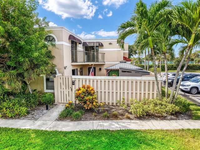 4005 VILLAGE Drive A, Delray Beach, FL 33445