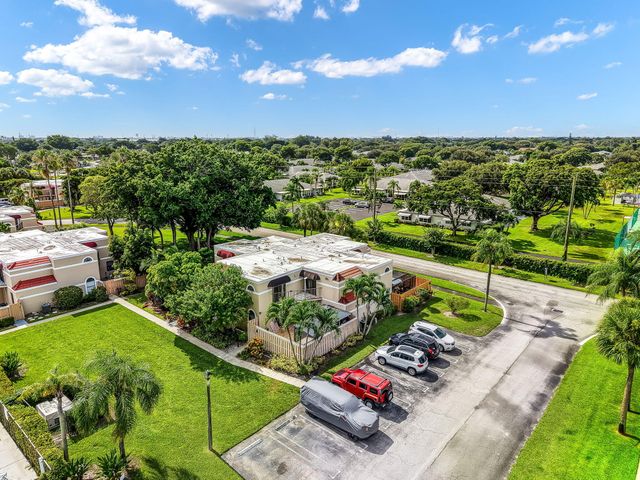 4005 VILLAGE Drive A, Delray Beach, FL 33445