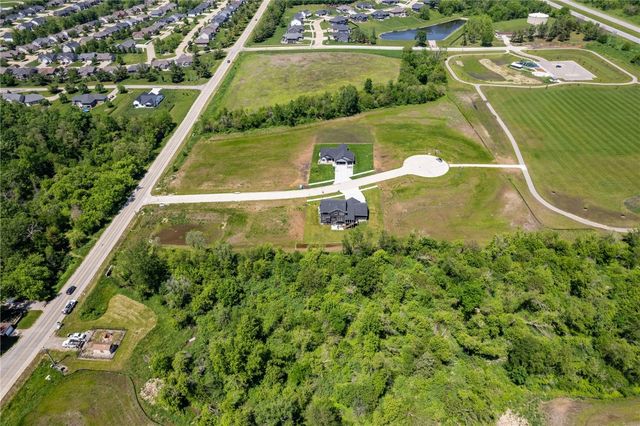 2909 Timber Creek Court, Hiawatha, IA 52233