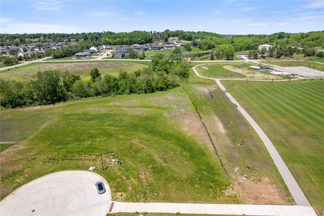 2909 Timber Creek Court, Hiawatha, IA 52233