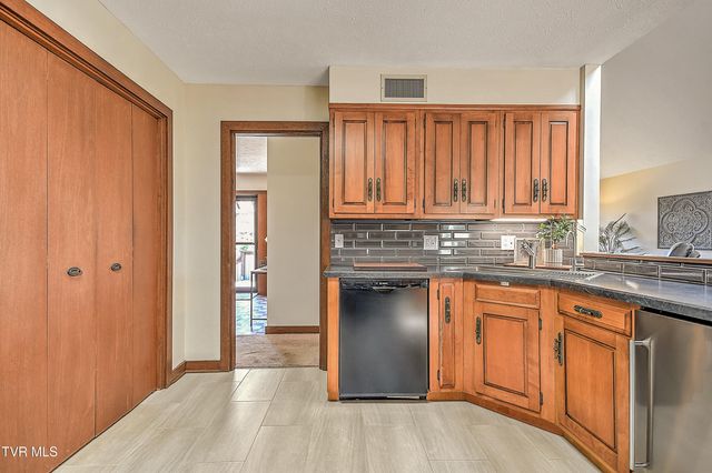 55 Grove Hill Road Road, Kingsport, TN 37660