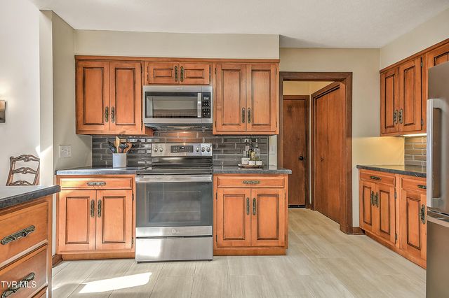 55 Grove Hill Road Road, Kingsport, TN 37660