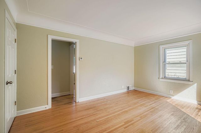 837 Bidwell St Street, West Saint Paul, MN 55118