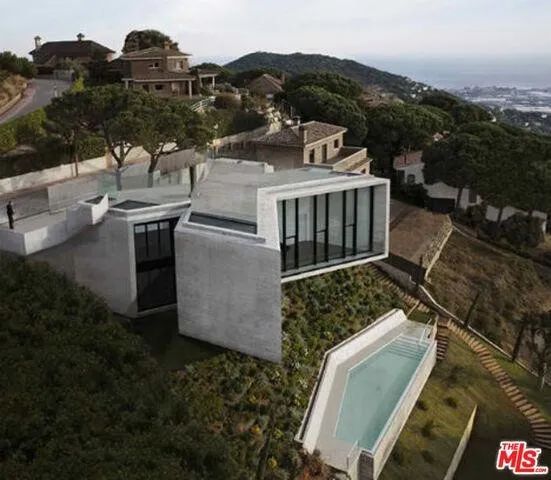 6428 W Rodgerton, Los Angeles, CA 90068