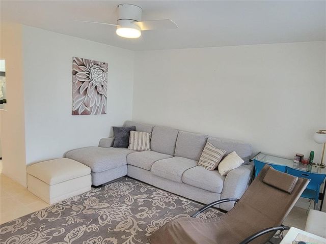 2170 NE 51ST Court B7, Fort Lauderdale, FL 33308