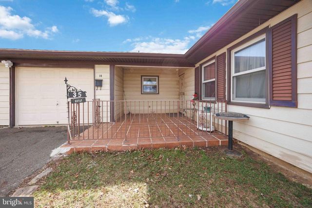 35 EMBER LN, Willingboro, NJ 08046