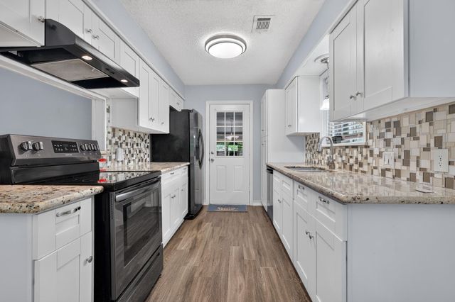 9915 Forest Hollow Drive, Baytown, TX 77521