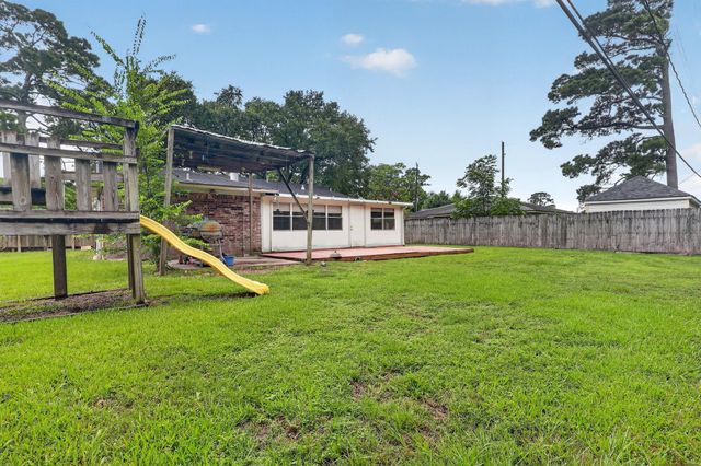 9915 Forest Hollow Drive, Baytown, TX 77521