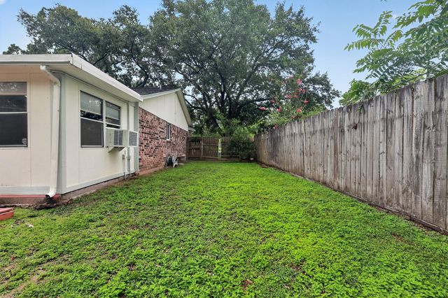 9915 Forest Hollow Drive, Baytown, TX 77521