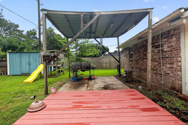 9915 Forest Hollow Drive, Baytown, TX 77521