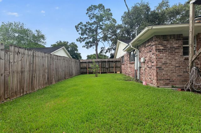 9915 Forest Hollow Drive, Baytown, TX 77521