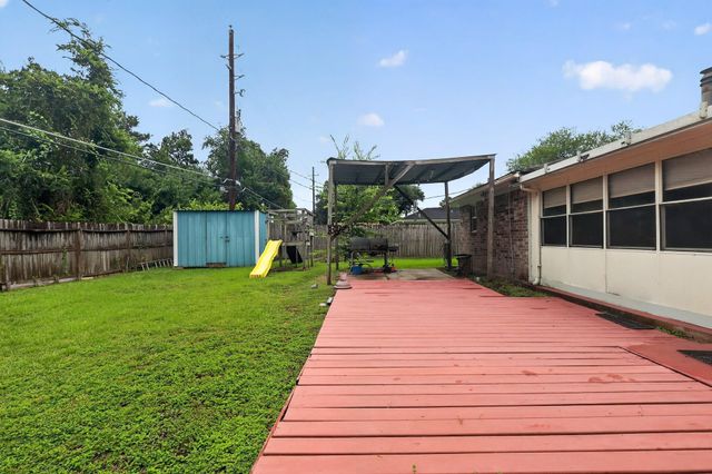 9915 Forest Hollow Drive, Baytown, TX 77521
