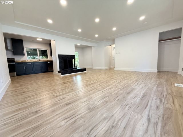 11024 Se LONG St, Portland, OR 97266