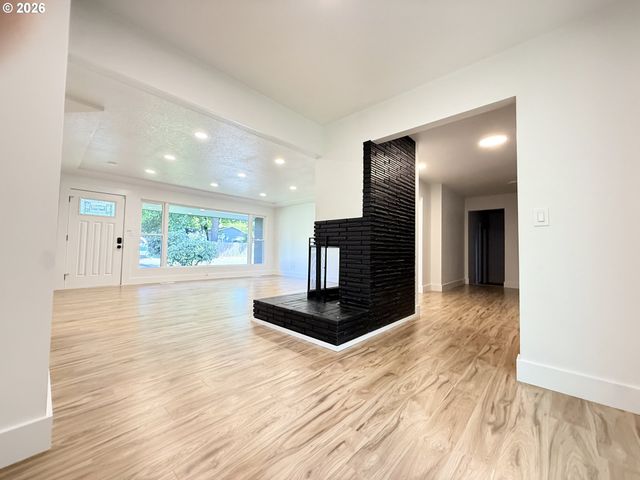 11024 Se LONG St, Portland, OR 97266