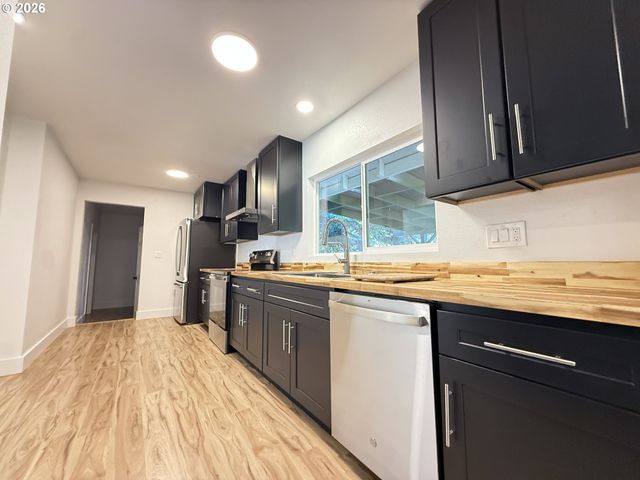 11024 Se LONG St, Portland, OR 97266