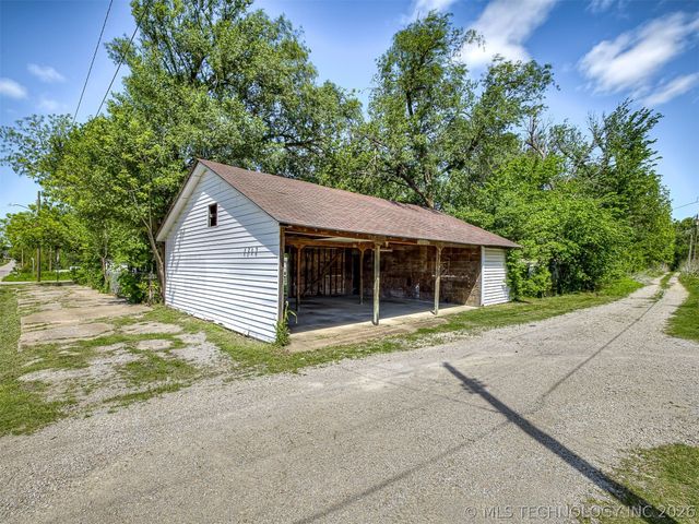 1312 NW Lupa Street, Bartlesville, OK 74003