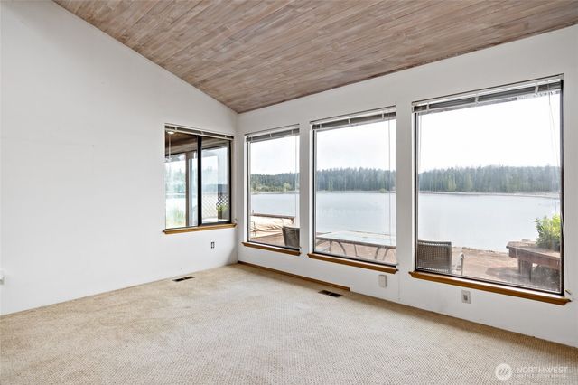 13327 Agate Beach Road, Anderson Island, WA 98303