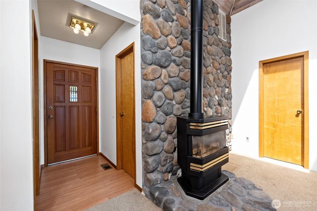 13327 Agate Beach Road, Anderson Island, WA 98303