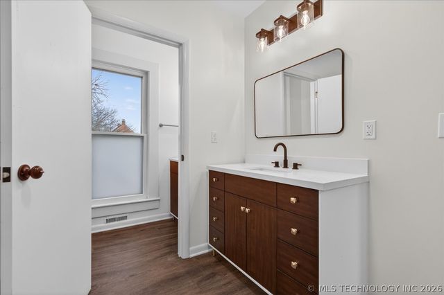 822 S Johnstone Avenue, Bartlesville, OK 74003