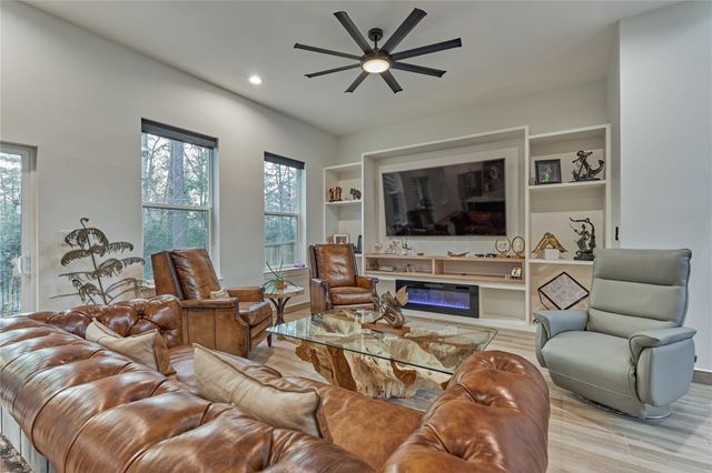 346 Camden Hills W, Montgomery, TX 77356