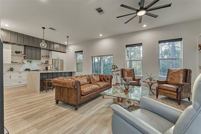 346 Camden Hills W, Montgomery, TX 77356