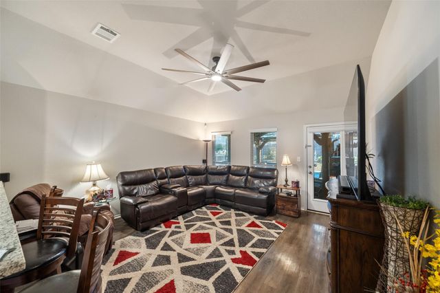 166 Doe Run Drive, Huntsville, TX 77320