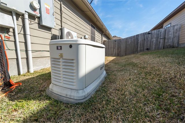 166 Doe Run Drive, Huntsville, TX 77320