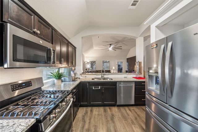 166 Doe Run Drive, Huntsville, TX 77320