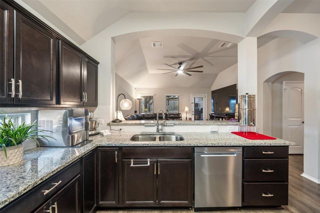 166 Doe Run Drive, Huntsville, TX 77320