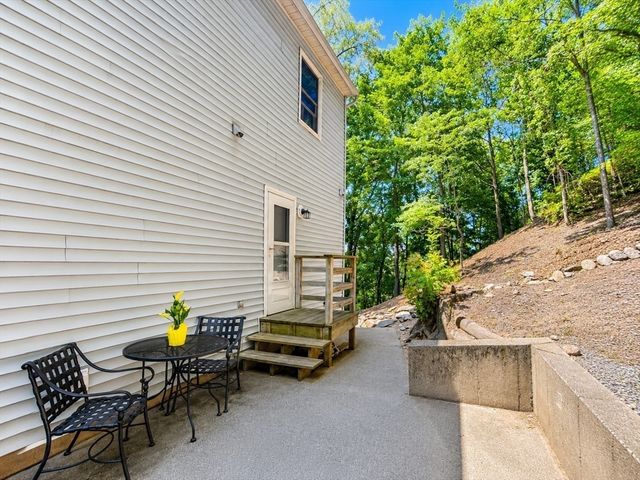 25 Gediminas St 25, Worcester, MA 01610