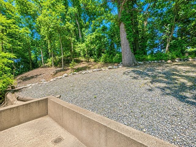 25 Gediminas St 25, Worcester, MA 01610