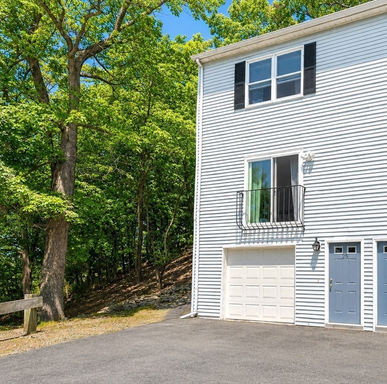 25 Gediminas St 25, Worcester, MA 01610