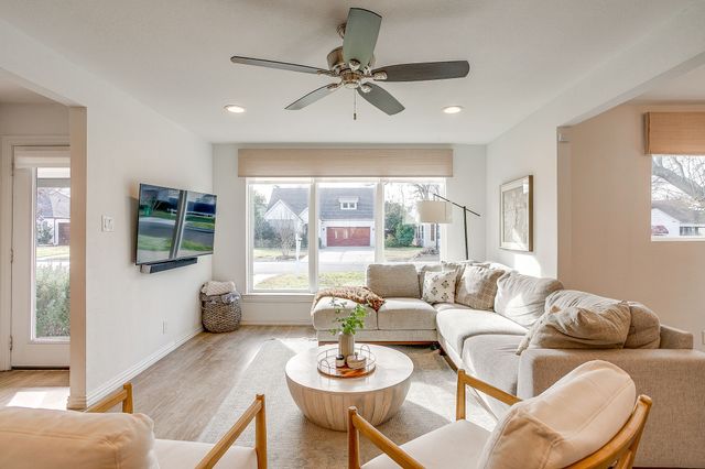 824 Springbrook Drive, Fort Worth, TX 76107