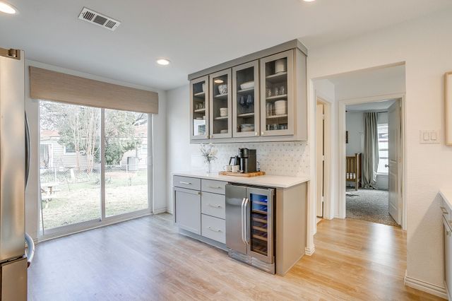 824 Springbrook Drive, Fort Worth, TX 76107