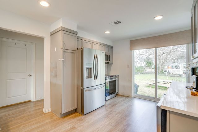 824 Springbrook Drive, Fort Worth, TX 76107