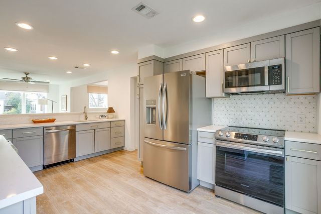 824 Springbrook Drive, Fort Worth, TX 76107