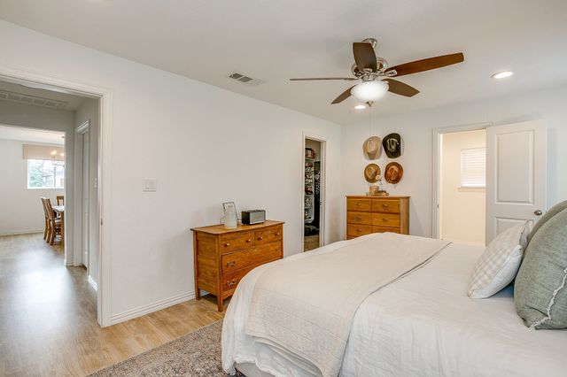 824 Springbrook Drive, Fort Worth, TX 76107