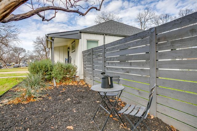 824 Springbrook Drive, Fort Worth, TX 76107