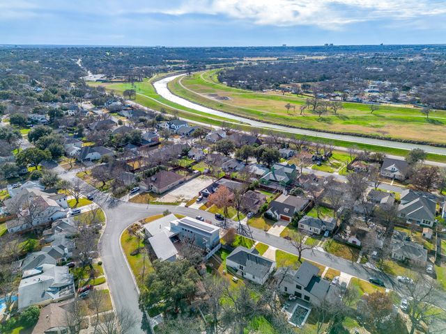 824 Springbrook Drive, Fort Worth, TX 76107