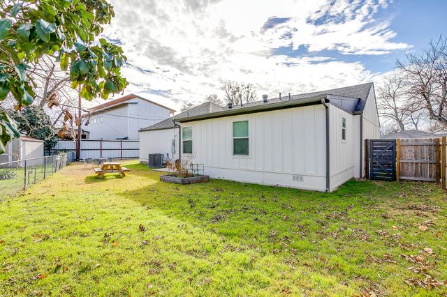 824 Springbrook Drive, Fort Worth, TX 76107